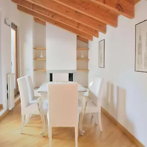  Apartment Mansarda In Piazza Duomo